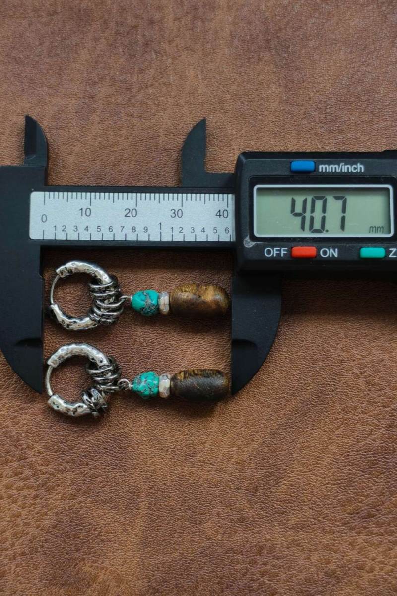 Orecchini Tibetani in Argento Placcato – Turchese Grezzo e Legno di Agarwood