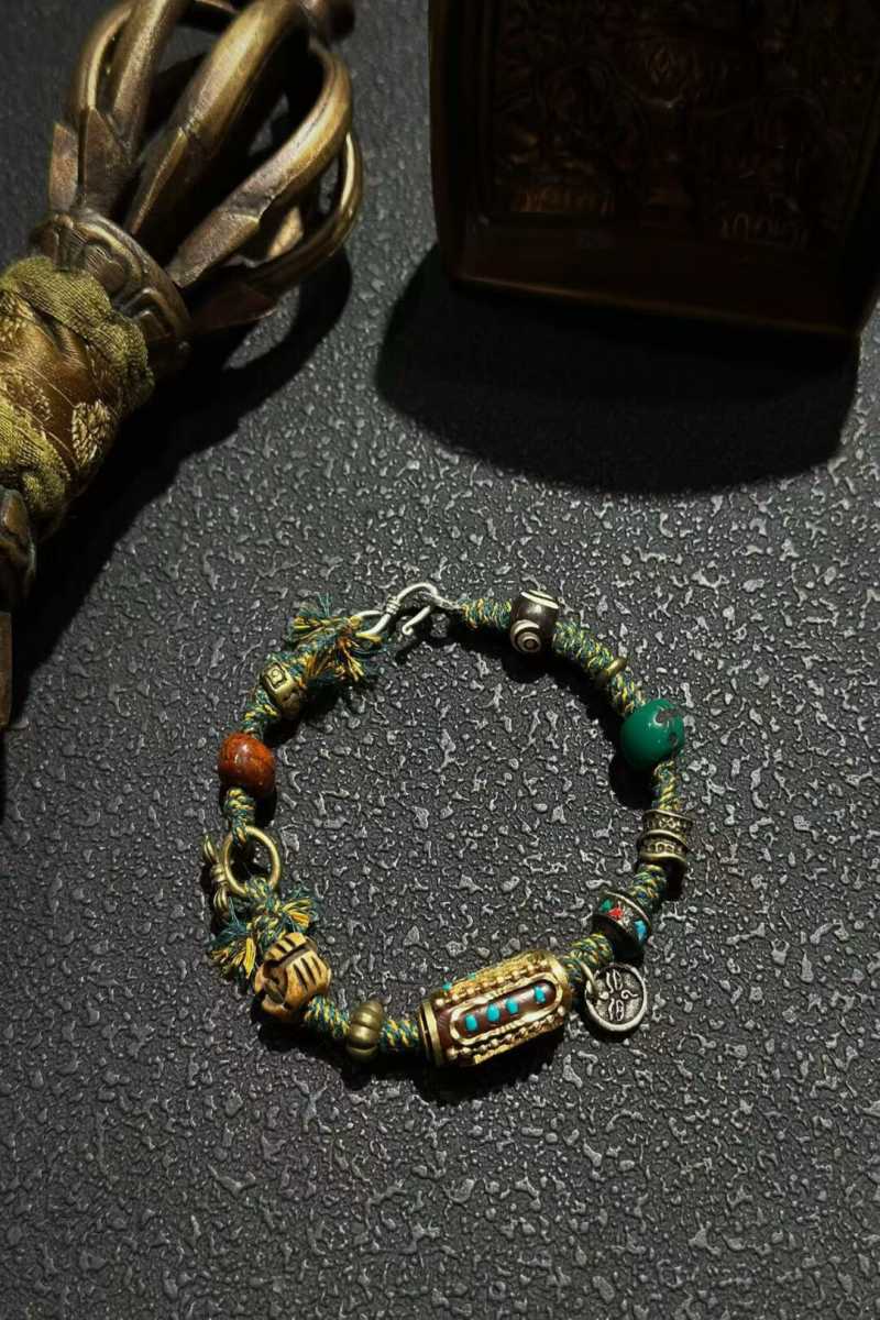 Bracciale Tibetano Artigianale in Cordino Verde – Agata Naturale e Multigemma Duo Bao
