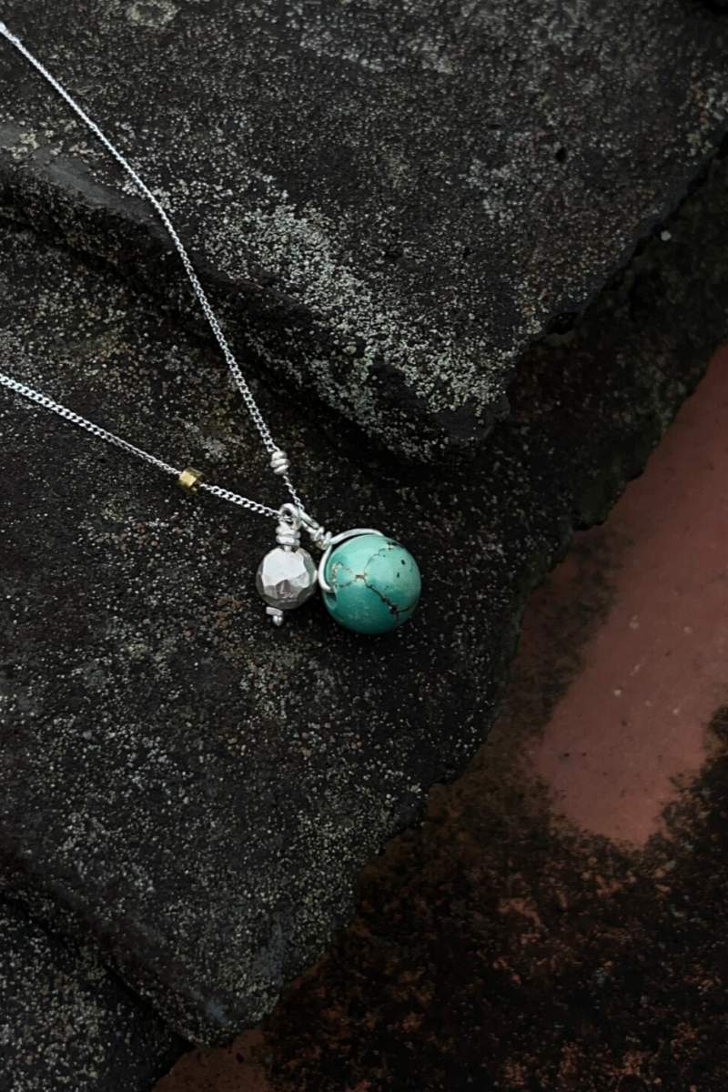 Sferis dualis · Collana in Argento con Turchese Naturale e Sfera in Argento 999