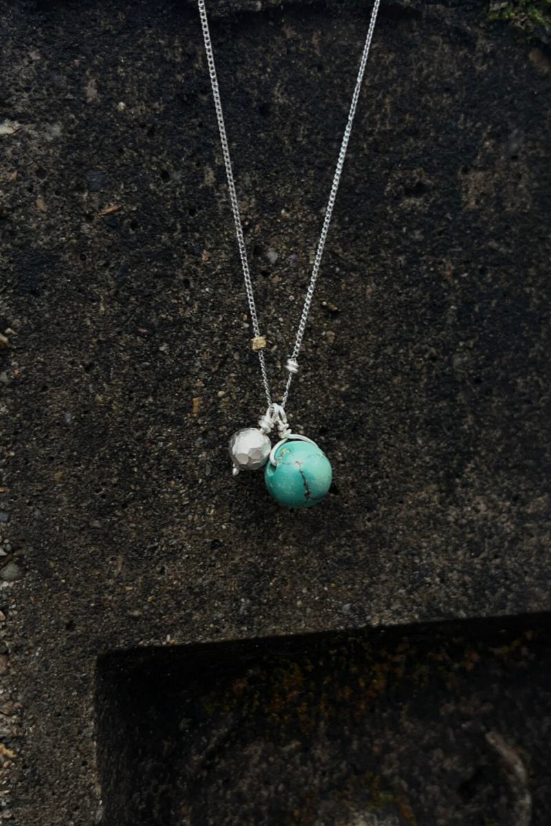 Sferis dualis · Collana in Argento con Turchese Naturale e Sfera in Argento 999