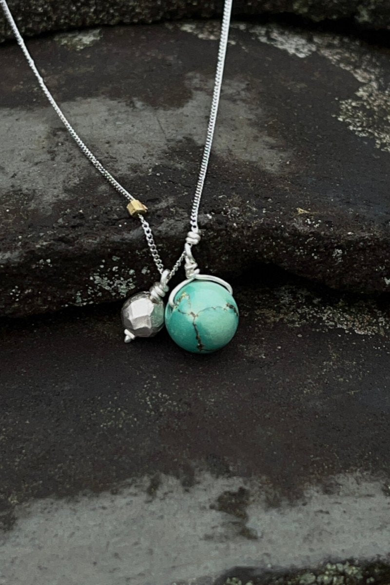 Sferis dualis · Collana in Argento con Turchese Naturale e Sfera in Argento 999