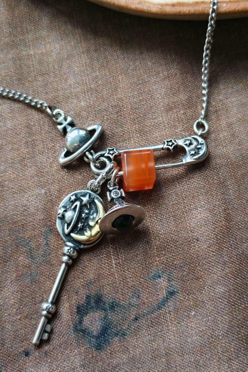 Collana Decostruttiva con Corniola Ghiacciata a Forma di Zolletta - Il Poema Meccanico - Pezzo Unico Geometrico