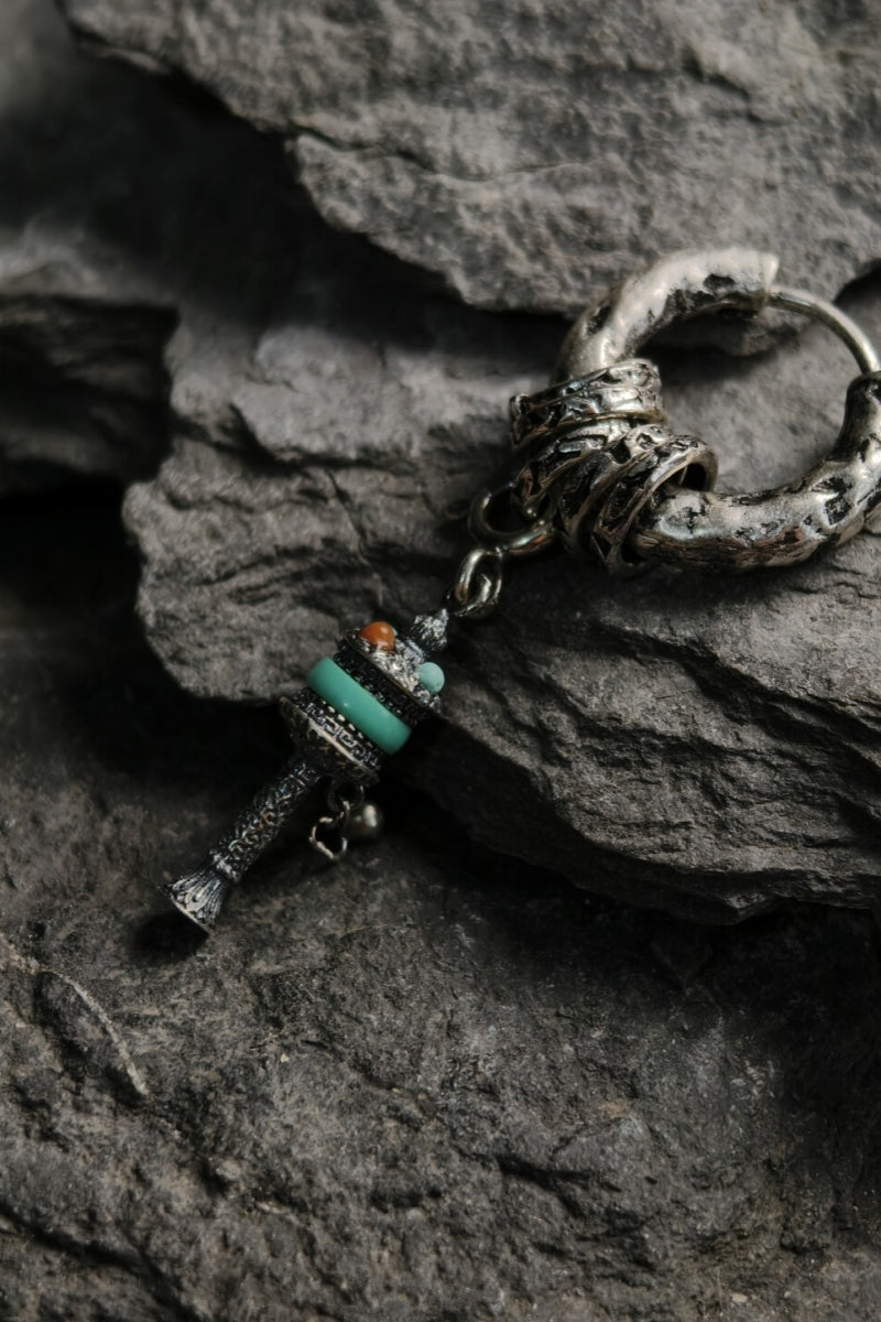 dettaglio-cerchio-principale-quattro-piccoli-anelli-argento-mobili