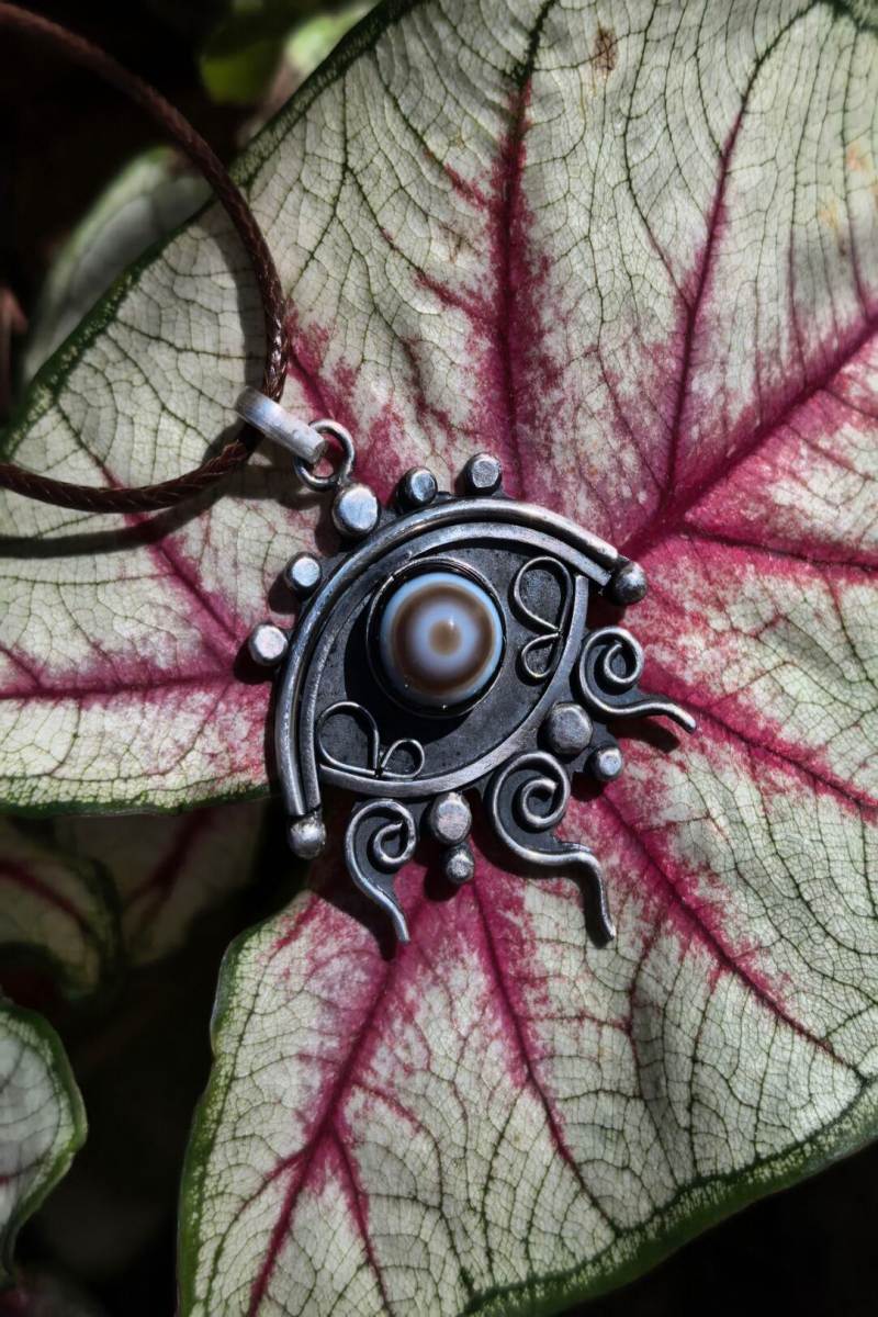 Ciondolo Occhio Tibetano in Argento 999 e Agata Naturale